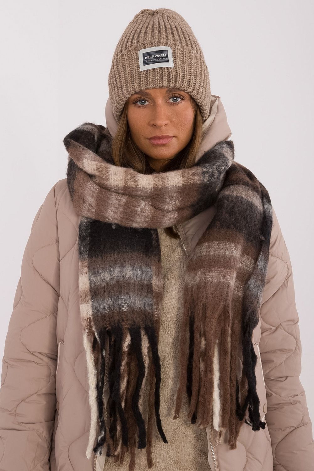 Sál model 208269 AT